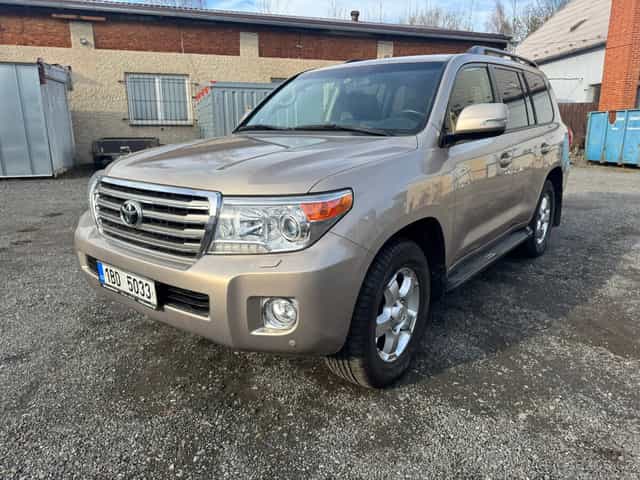 Toyota Land Cruiser 200 V8 4,5 ČR a jen 61tkm
