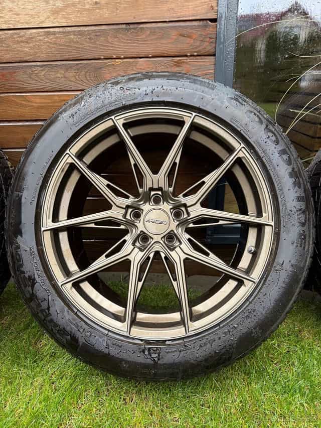 Sada alu kol Arceo se zimními pneu 235/55 R19