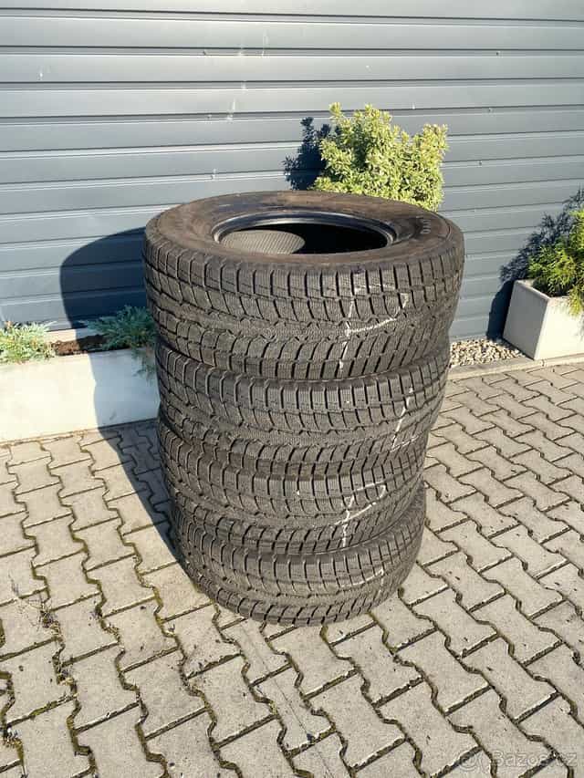 Prodám 4 zanovní zimní pneumatiky Toyo GSI-6 LS 285/70 R17 –