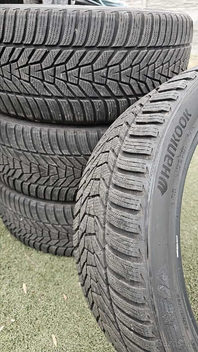 Zimní pneumatiky 265/40 R22