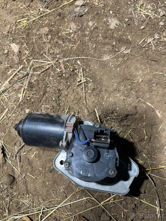 Motorek předních stěračů Suzuki Jimny