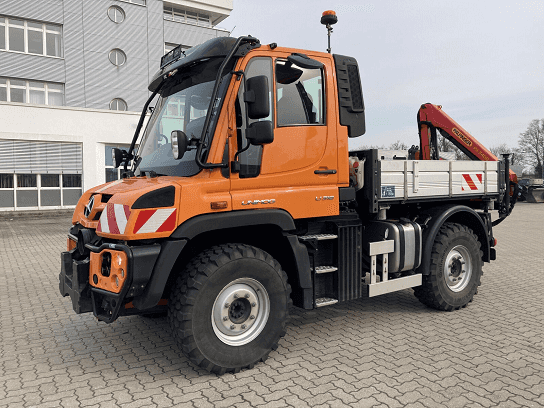Mercedes-Benz Unimog U 318 - valník s hydraulickou rukou