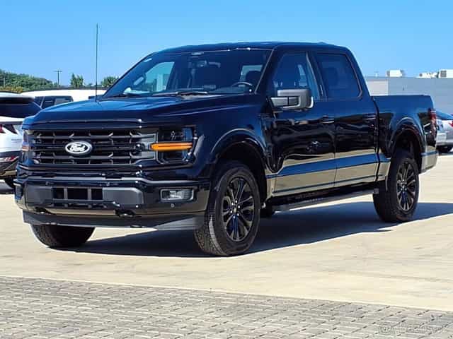 Ford F-150 XLT SuperCrew z roku 2024, s motorem 2.7L V6