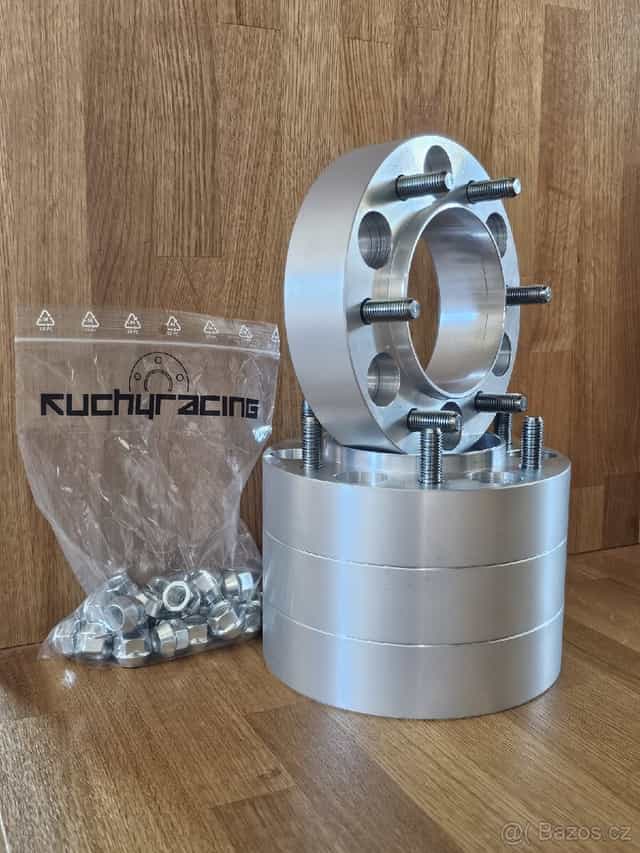 Podložky pod kola TOYOTA HILUX 30mm