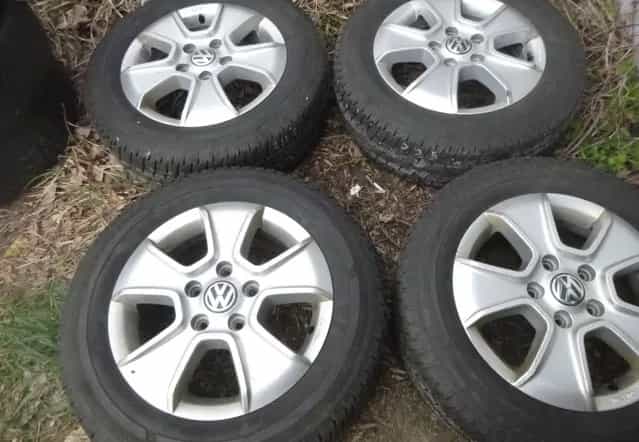 735. 4x Orig VW 5x120 6,5x16 ET62 zim 205/65 r16