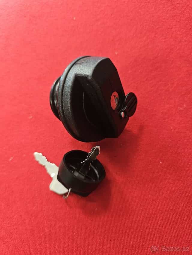 Uzamykatelné víčko nádrže CF MOTO Gladiator. Nové