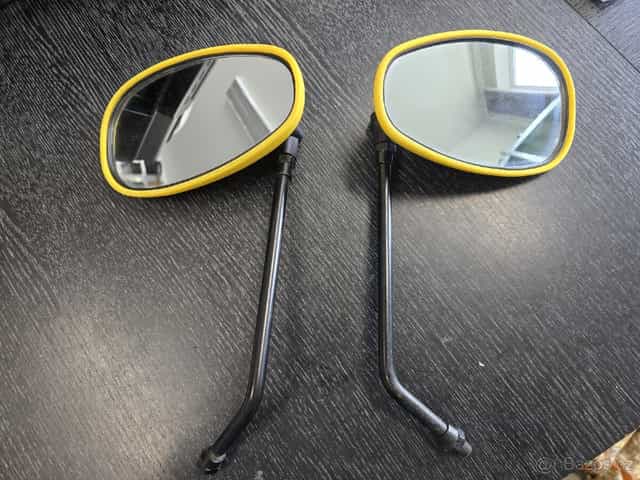 Zpětná zrcátka z čínské čtyřkolky