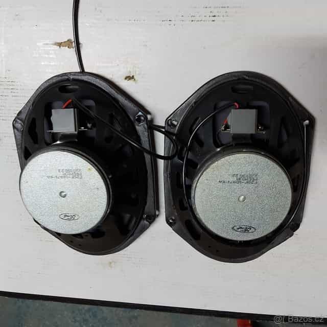 Ford F150 - Reproduktory