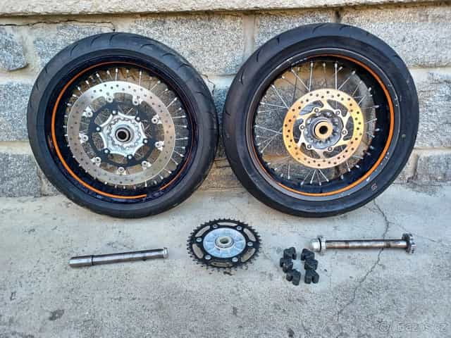 KTM LC4 690 SUPERMOTO KOLA