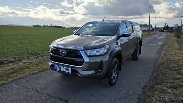 Toyota Hilux 2.8d-4D  nové v ČR 1majitel 59430km