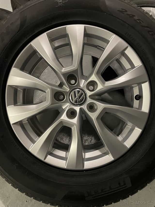 Original zimni vw Amarok r17 5x120 245/65/17 95%