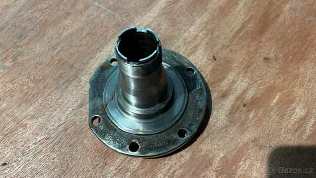 Trn náboje kola Nissan Patrol Y60