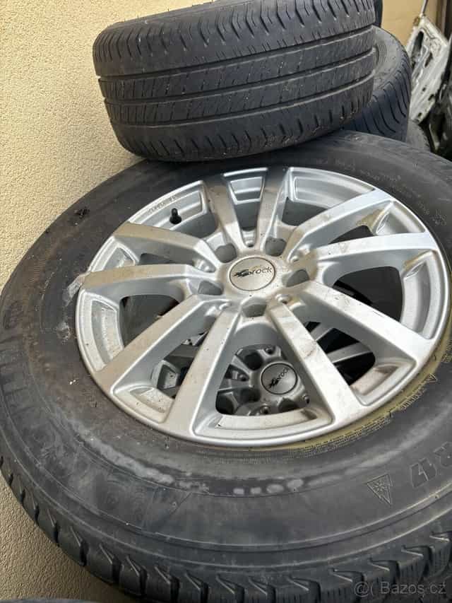 Zimní Pneu 245/65 r17