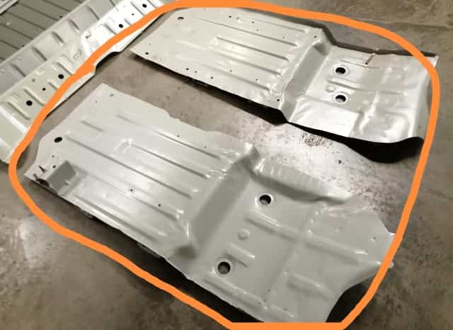 Podlaha Suzuki Samurai.