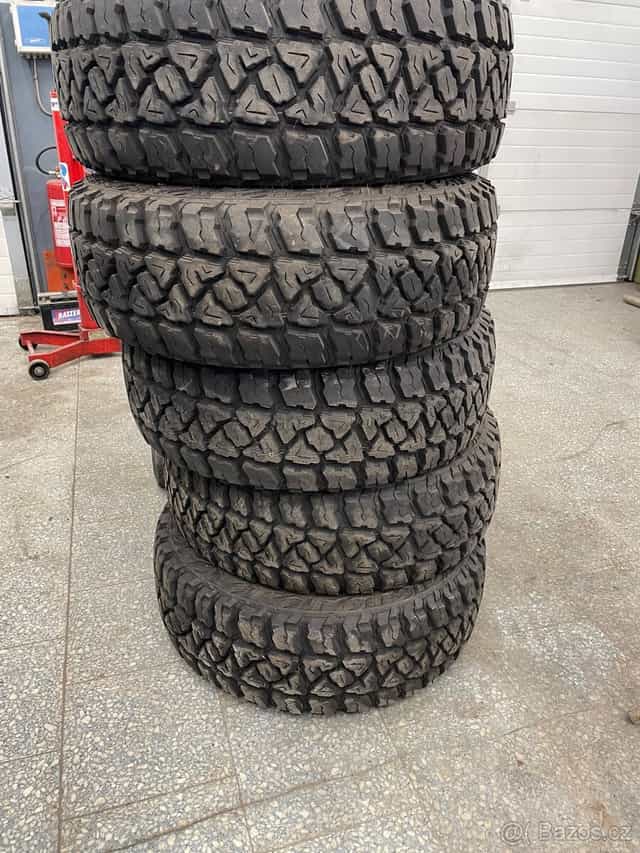 Celoroční pneu 265/70 R16 Kumho RoadVenture MT 51 M+S