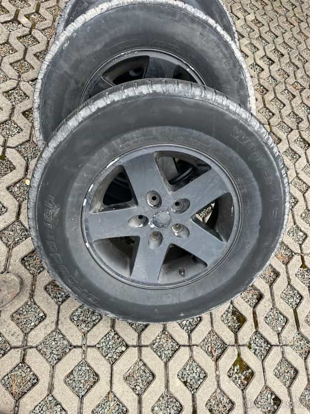 Kola jeep r17 wrangler