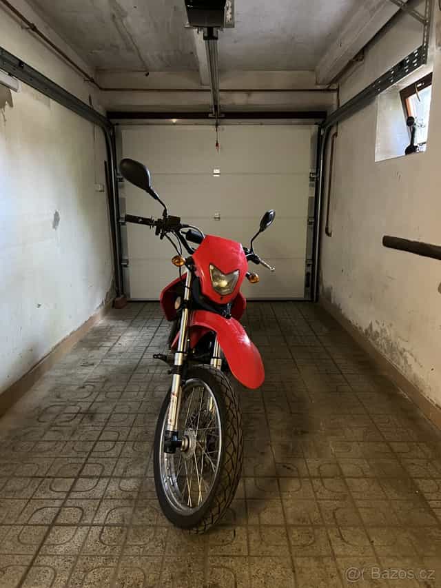 Prodám motorku Shinray 125, r.v. 2015.