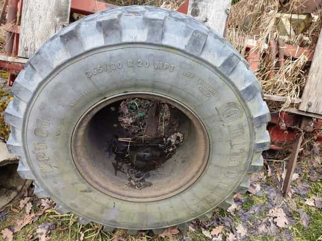Pneu s diskem 365/80 R20 na Unimog