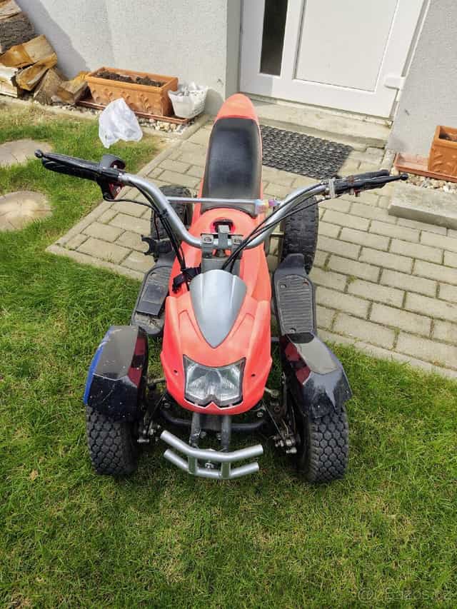 Dětská čtyřkolka + jedna na náhradní díly