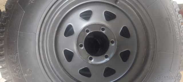 Plechové disky s pneu Equipe 215/75r16