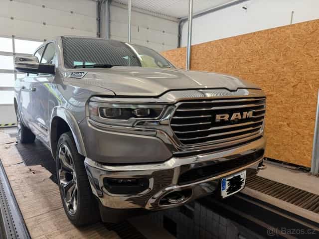 RAM 1500 LIMITED LONGHORN 4x4, DPH, 2 sady disků