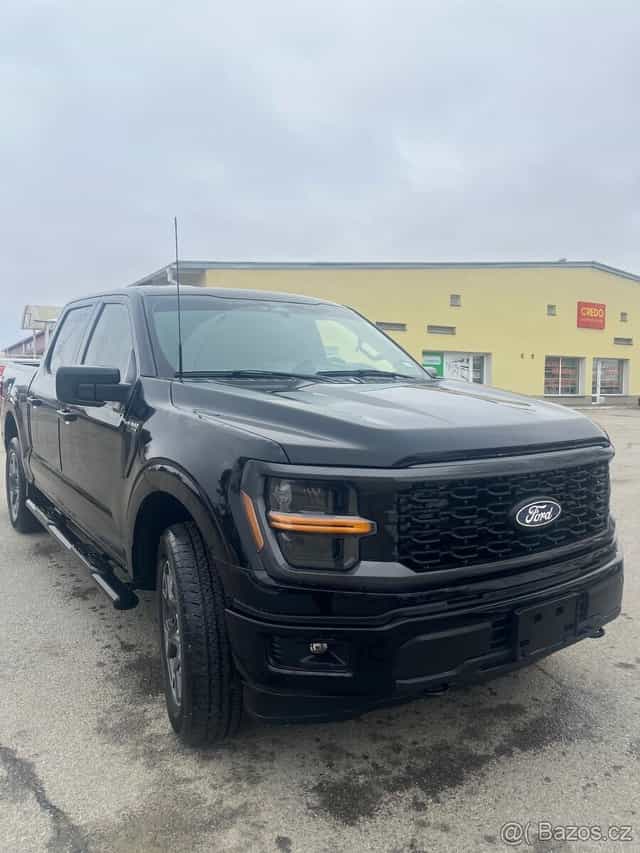 Ford F-150 STX 5.0 V8 4x4 (2024)