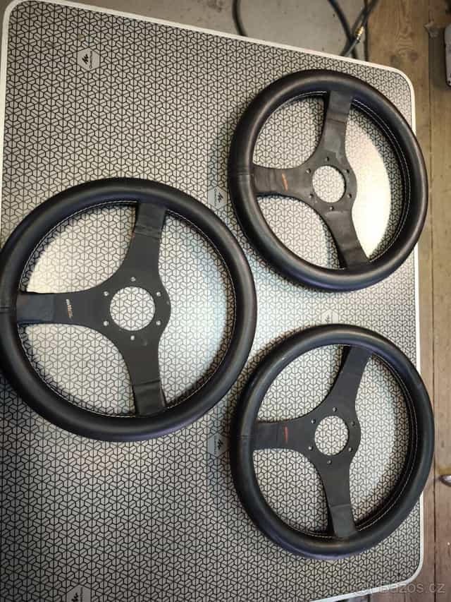 Univerzální 3 ramenné sportovní volanty