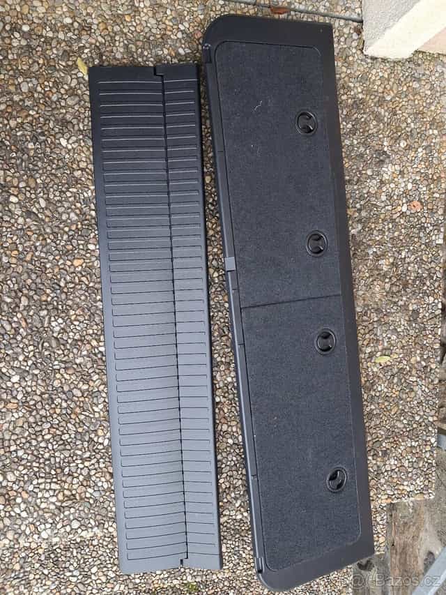 Prodám kastl zadních dveří Land Cruiser 200