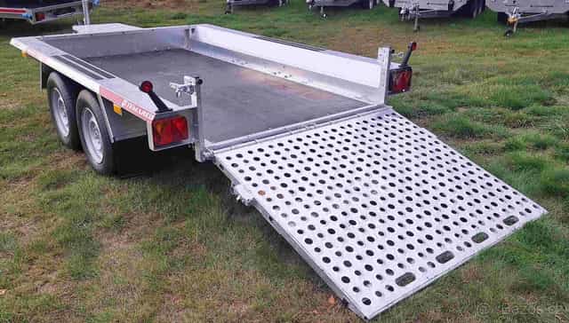 Builder 3015/2 S – nový 3,5 t • 185R14C + bonus