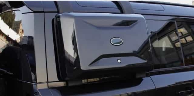 LR Defender 2025 - nový Vnější boční nosič vybavení