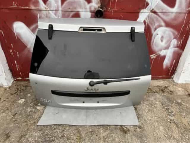 Dveře kufru Jeep wh/wk