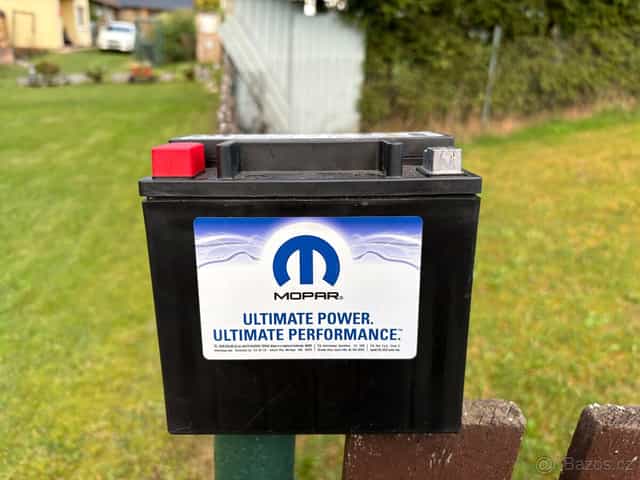 Jeep Wrangler pomocná baterie