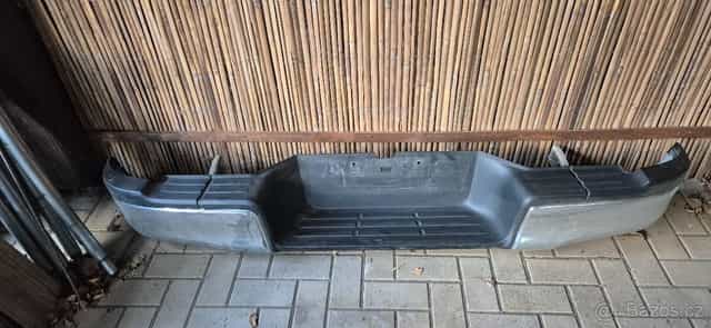 Zadní nárazník Toyota Hilux 2022