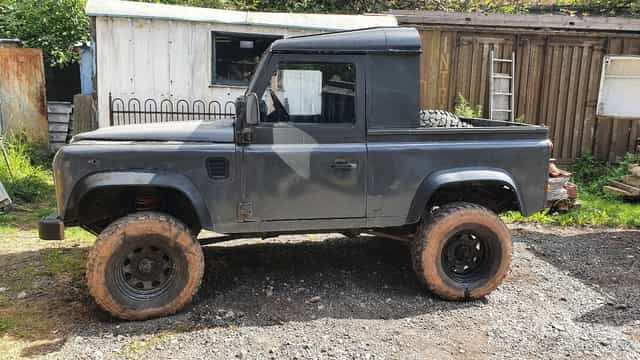 Land Rover Defender 90