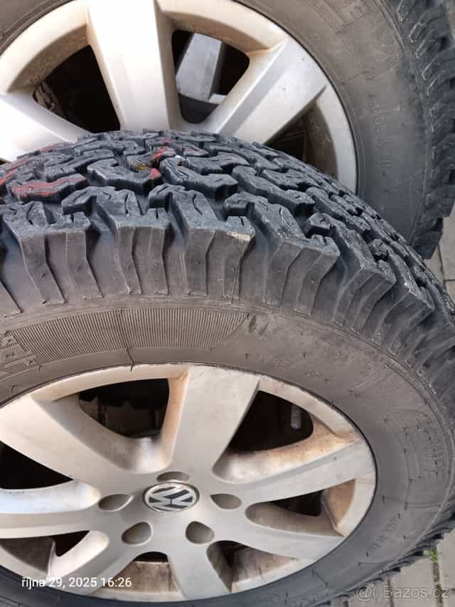 Prodám obuté pneu výborným offroad vzorkem