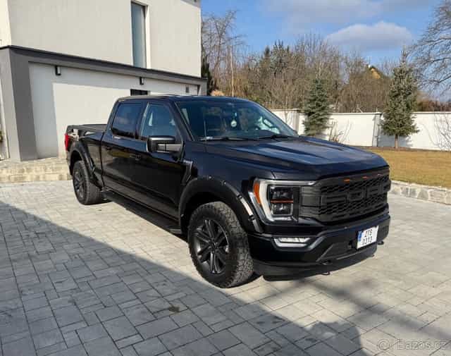 Ford F-150 4x4 r.v. 2021, 400 HP, ALL BLACK po servise, DPH