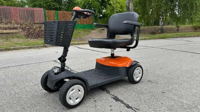 Malé elektrická čtyřkolka pro seniory
