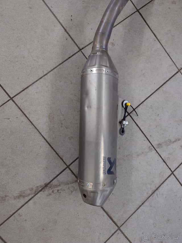 Suzuki RM-Z 250 akrapovič celostátní výfuk