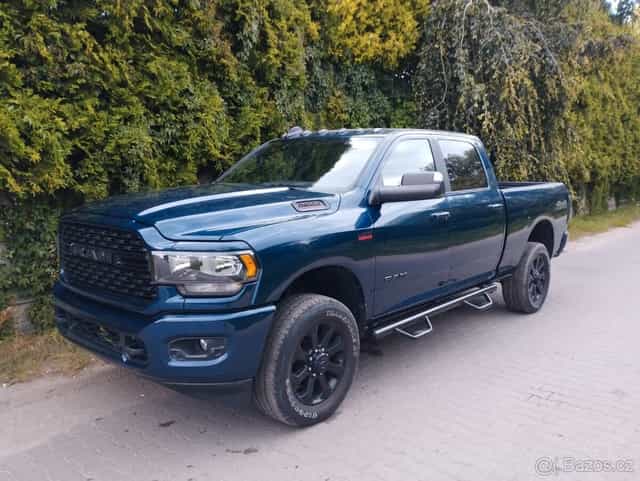 Dodge Ram 2500 HD  Black eddition