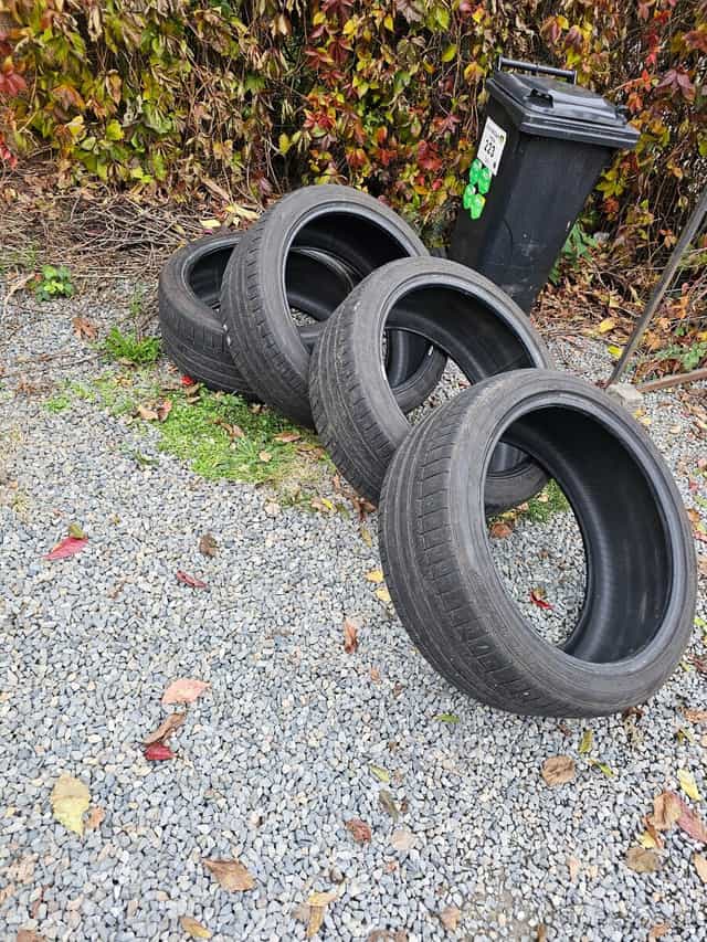 275/40 R22 Falken letní gumy