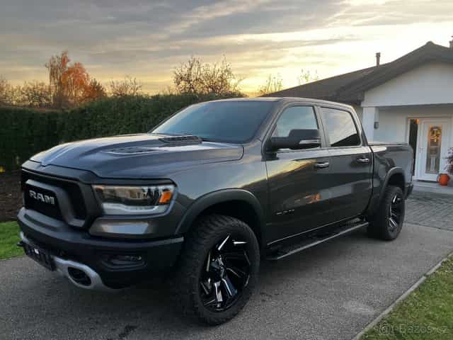 Dodge Ram 1500 Rebel 5.7 V8 HEMI 2019 - NEBOURANÝ
