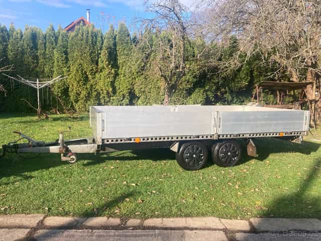 Vlek za osobní auto