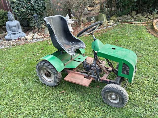 Dětský benzínový traktůrek