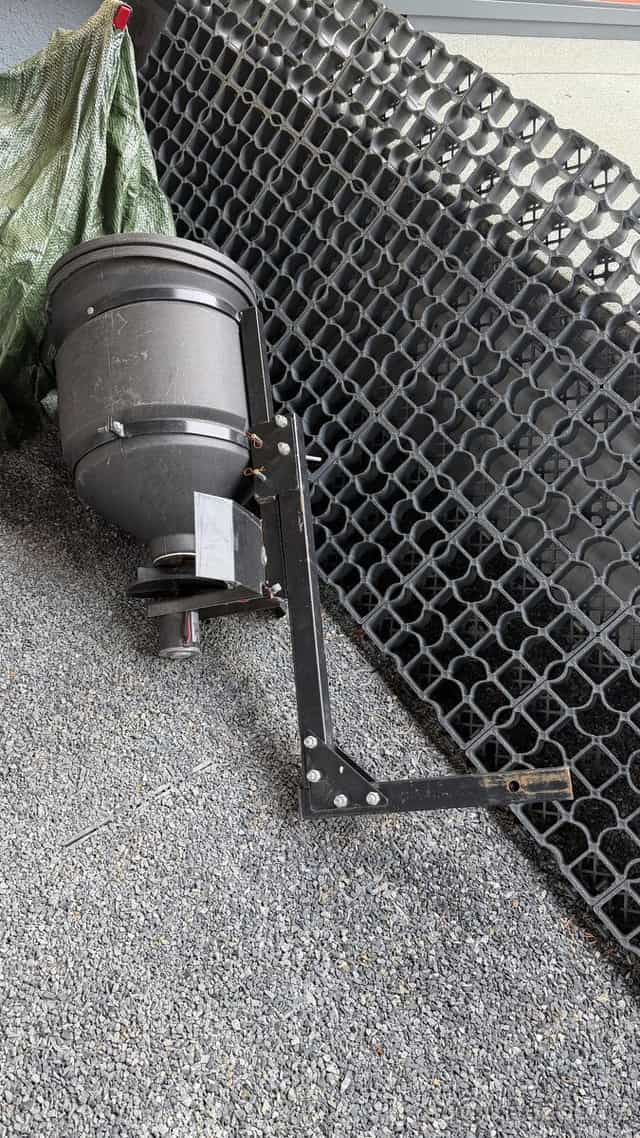 Rozmetač na tažné zařízení - elektricky