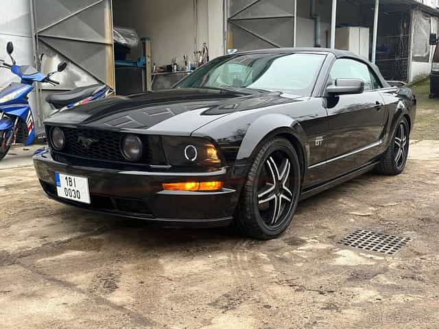 Mustang GT V8-manual Turbo nehavarováno LPG
