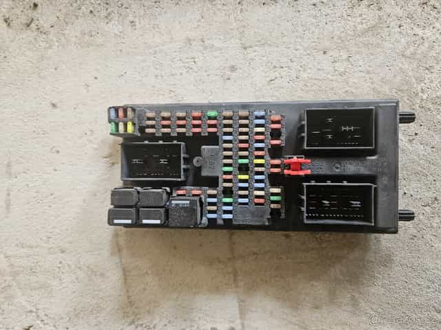 Pojistková skříň na range rover sport