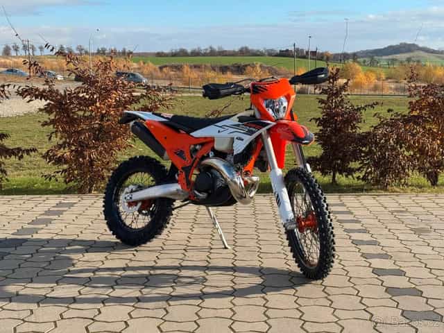 293 cm³ – 49 koní (36,5 kW)KTM 300 EXC