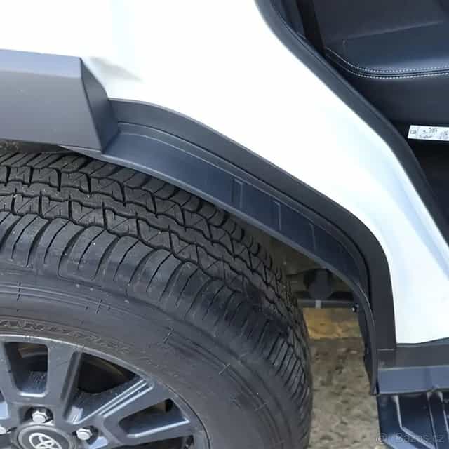 Toyota Land Cruiser 250 zadní nadkolí. Cena za pár .