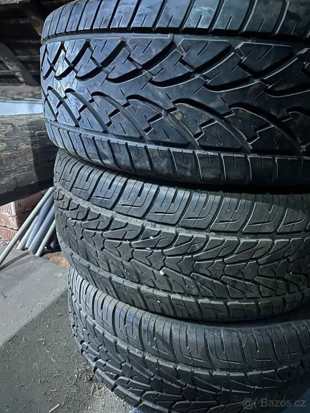 3 ks pneu bridgestone 285/65r18 offroad
