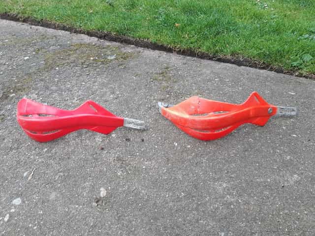 Blastry chrániče rukou